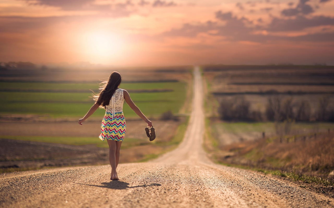 Menina na estrada